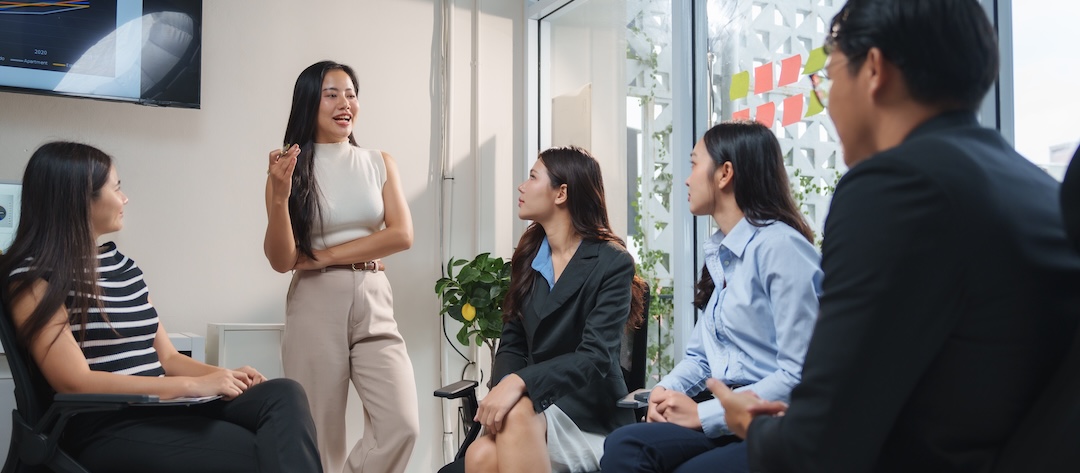 Asian,Businesswoman,Leading,A,Meeting,,Discussing,Charts,Displayed,On,A